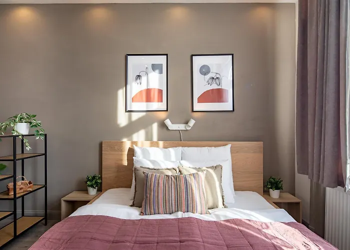 Sunny Central Three Bedroom Apartment